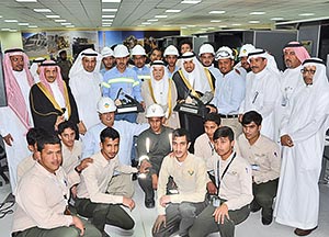 Saudi Mining Polytechnic students and faculty pose with dignitaries