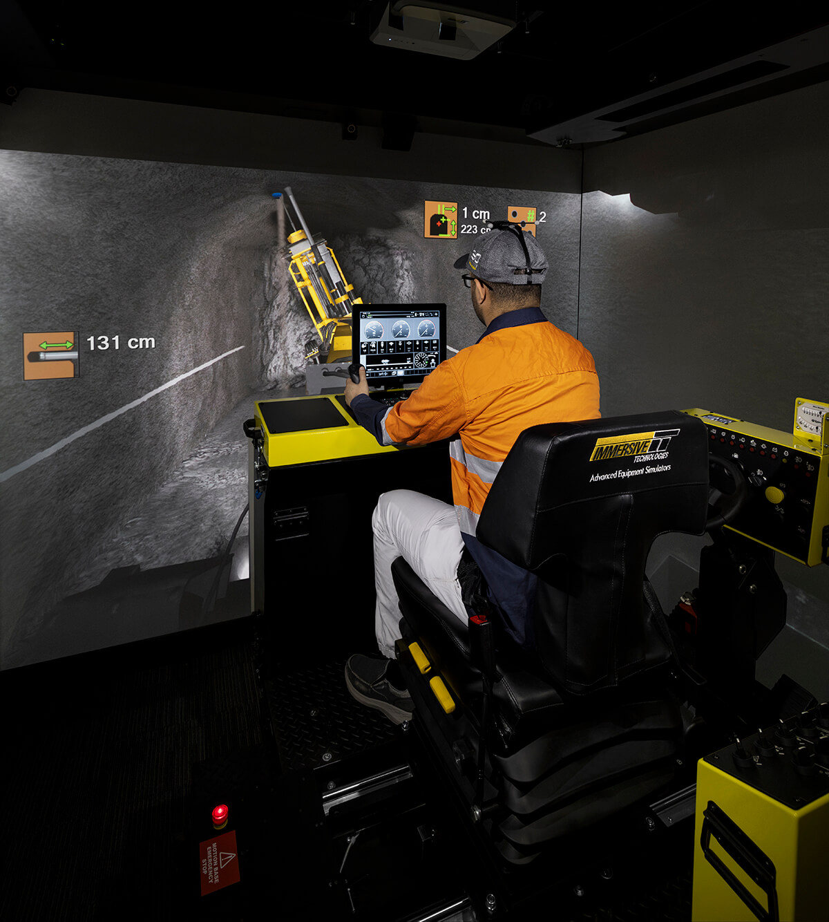 UP256 Operadora con un taladro de producción de Epiroc