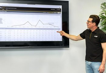 Trainer inspecting simulator session graph