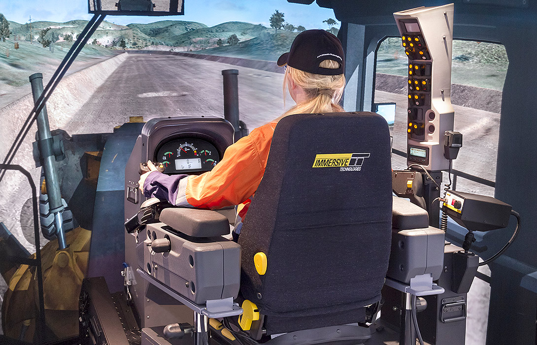 Simulator for Cat(R) 16M, 24M Graders