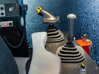 Komatsu D475A-5E0 - Blade controls
