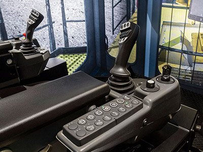 Cat MD6250 Surface Drill - Drill control