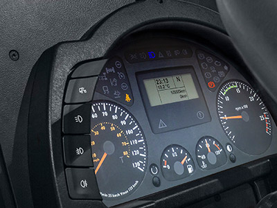 Iveco Trakker AD380T42WH - Fully functional in-dash display