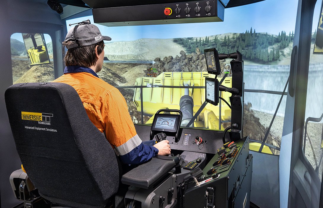 Simulator for Cat(R) 992 Wheel Loader (Joystick Control)