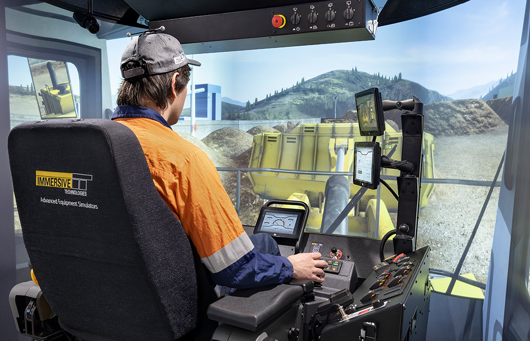 Simulator for Cat(R) 992 Wheel Loader%20(Lever Control)